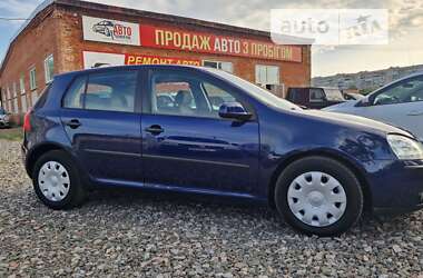 Хетчбек Volkswagen Golf 2004 в Смілі