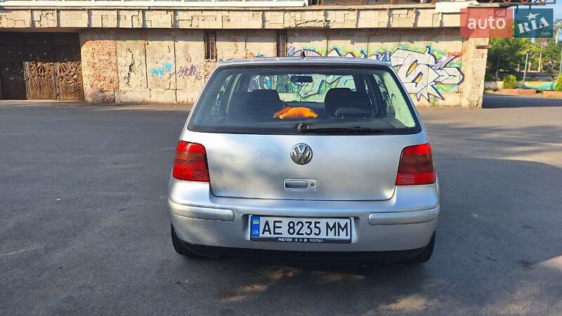 Хетчбек Volkswagen Golf 2002 в Дніпрі
