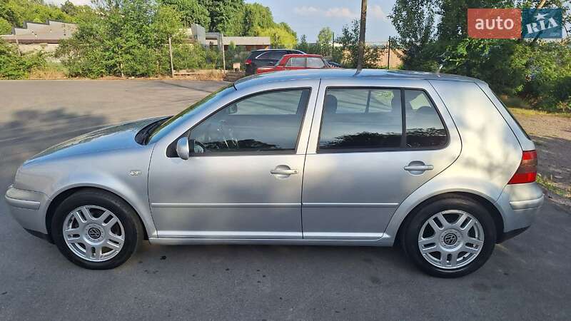 Хетчбек Volkswagen Golf 2002 в Дніпрі