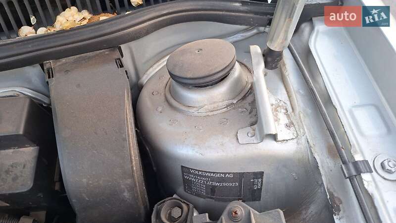 Хетчбек Volkswagen Golf 2002 в Дніпрі