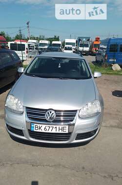 Универсал Volkswagen Golf 2008 в Ровно