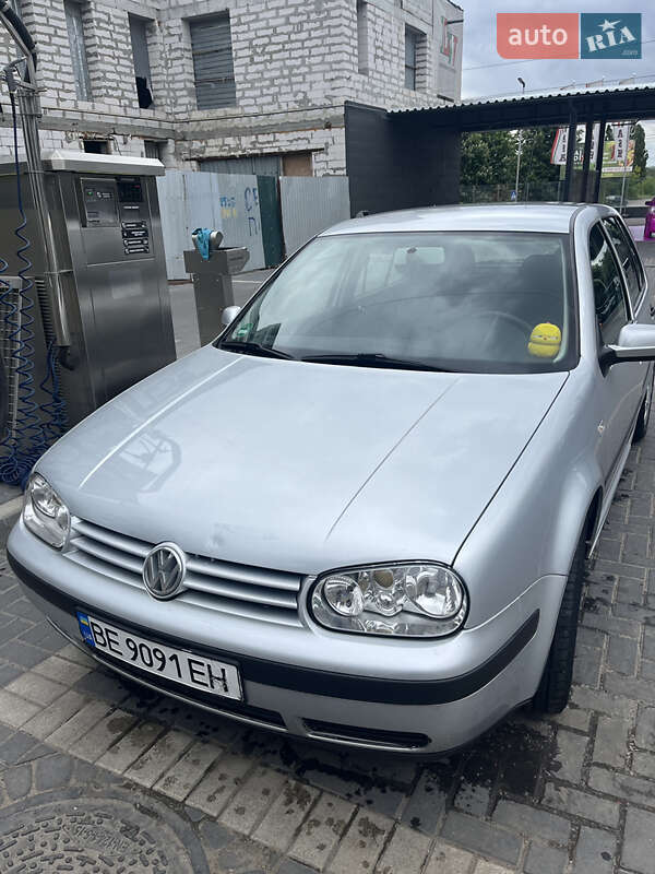 Хетчбек Volkswagen Golf 2001 в Кропивницькому