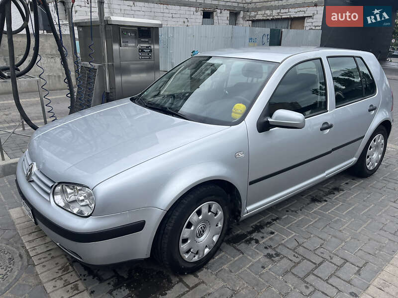 Хетчбек Volkswagen Golf 2001 в Кропивницькому