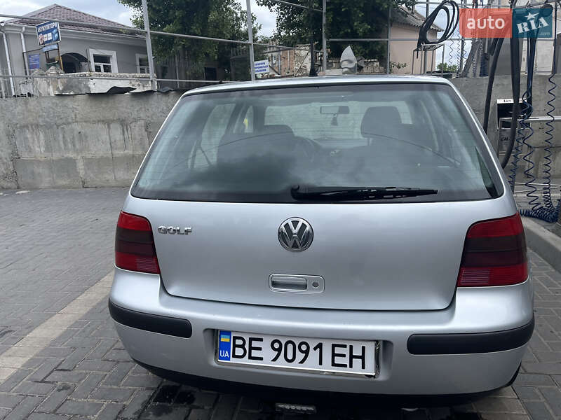 Хетчбек Volkswagen Golf 2001 в Кропивницькому