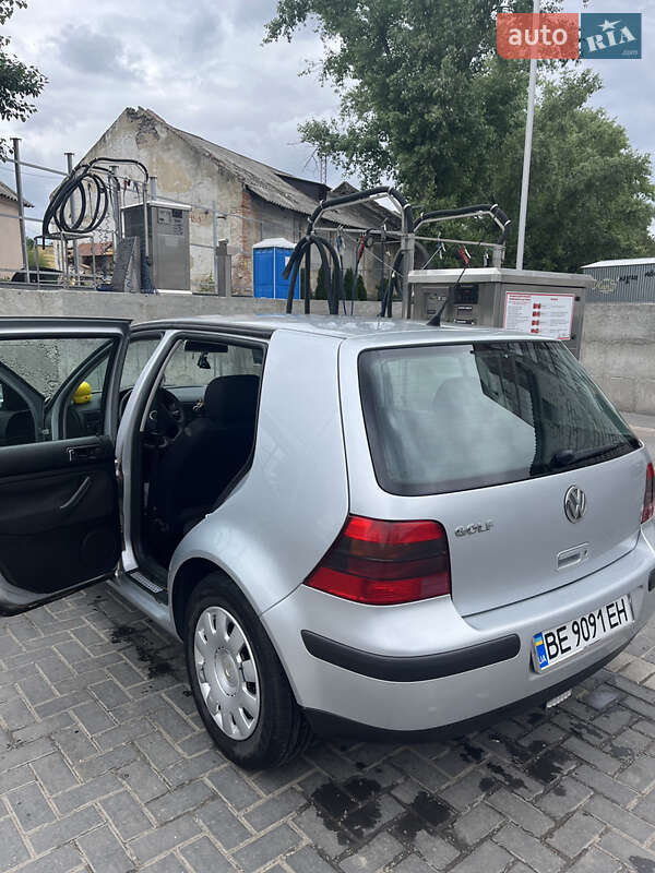 Хетчбек Volkswagen Golf 2001 в Кропивницькому