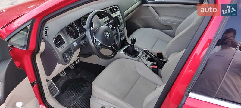 Універсал Volkswagen Golf 2015 в Полтаві