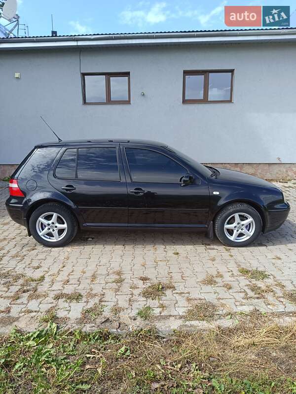 Хетчбек Volkswagen Golf 2003 в Тернополі