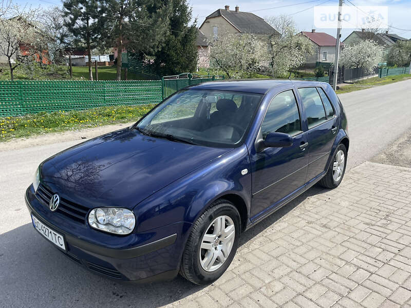 Хэтчбек Volkswagen Golf 2002 в Самборе