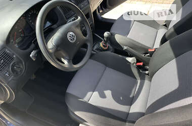 Хэтчбек Volkswagen Golf 2002 в Самборе