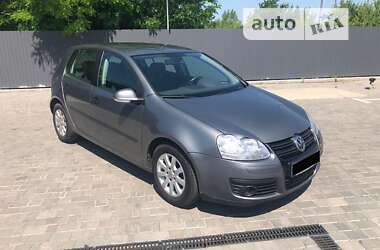 Хетчбек Volkswagen Golf 2004 в Рівному