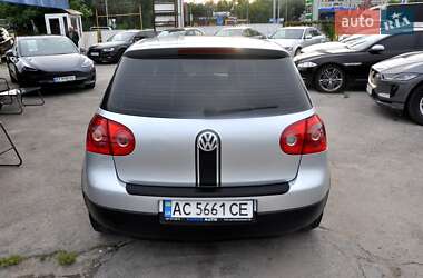 Хетчбек Volkswagen Golf 2005 в 