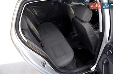 Хетчбек Volkswagen Golf 2005 в 