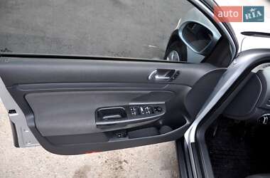 Хетчбек Volkswagen Golf 2005 в 
