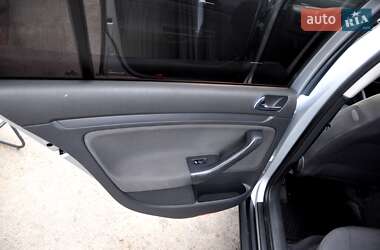 Хетчбек Volkswagen Golf 2005 в 