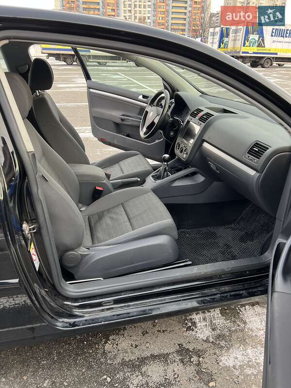 Хэтчбек Volkswagen Golf 2007 в Киеве