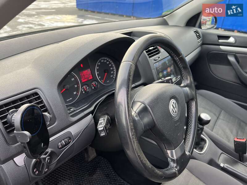 Хэтчбек Volkswagen Golf 2007 в Киеве
