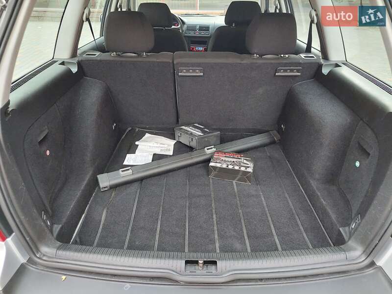 Универсал Volkswagen Golf 2002 в Одессе