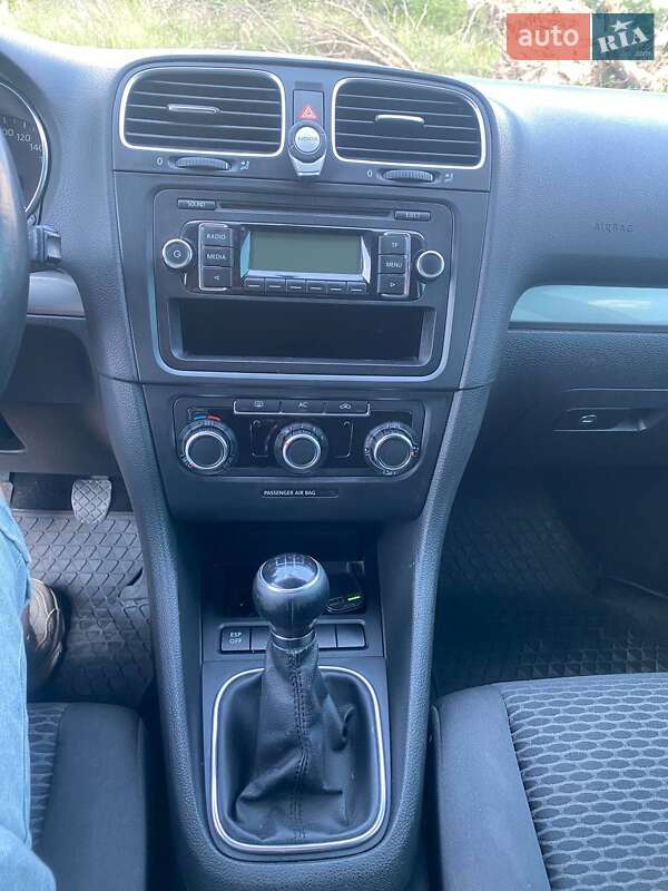 Хетчбек Volkswagen Golf 2009 в Києві