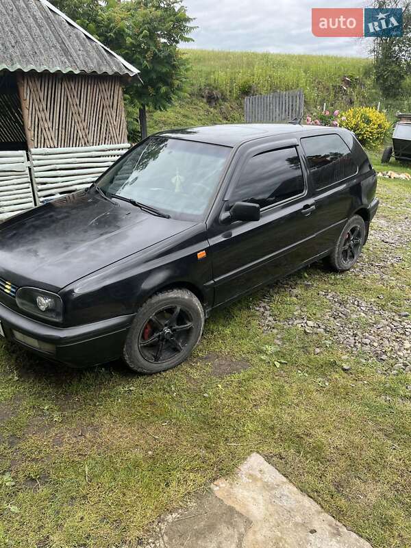 Хэтчбек Volkswagen Golf 1995 в Золочеве
