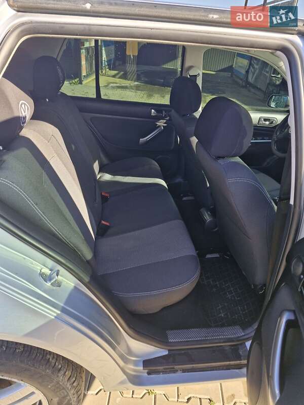 Универсал Volkswagen Golf 2001 в Черновцах