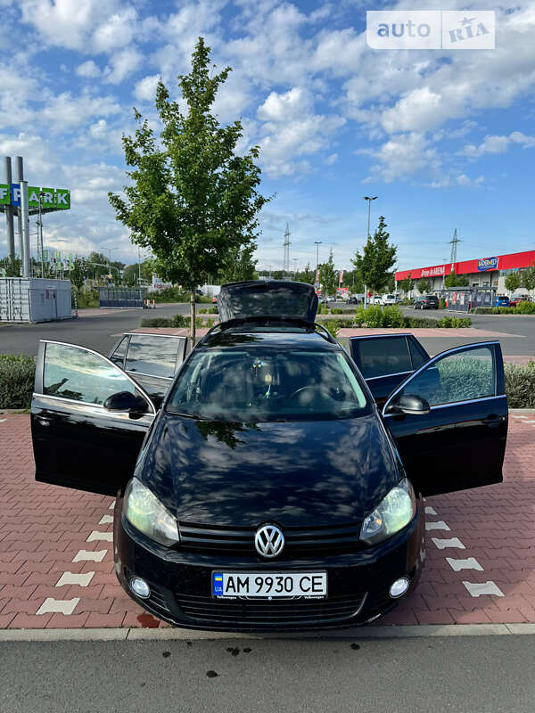 Универсал Volkswagen Golf 2011 в Житомире