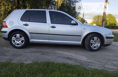 Хетчбек Volkswagen Golf 2002 в Рівному