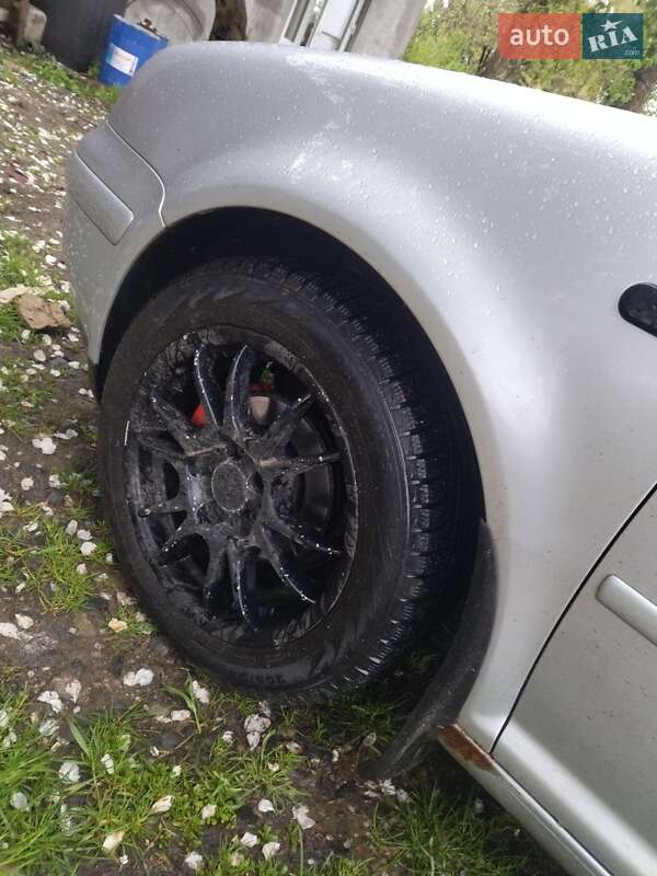 Хэтчбек Volkswagen Golf 2002 в Хмельницком