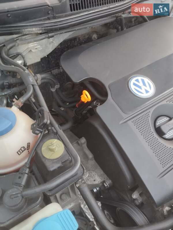 Хэтчбек Volkswagen Golf 2002 в Хмельницком