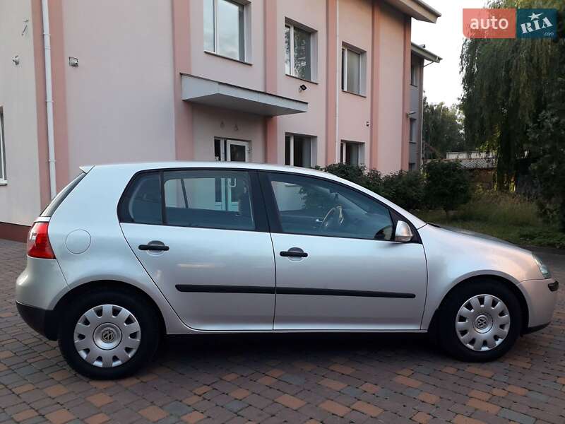 Хэтчбек Volkswagen Golf 2005 в Черкассах