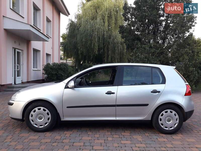 Хэтчбек Volkswagen Golf 2005 в Черкассах