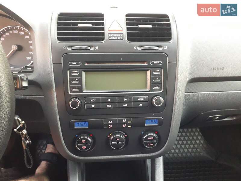 Хэтчбек Volkswagen Golf 2005 в Черкассах