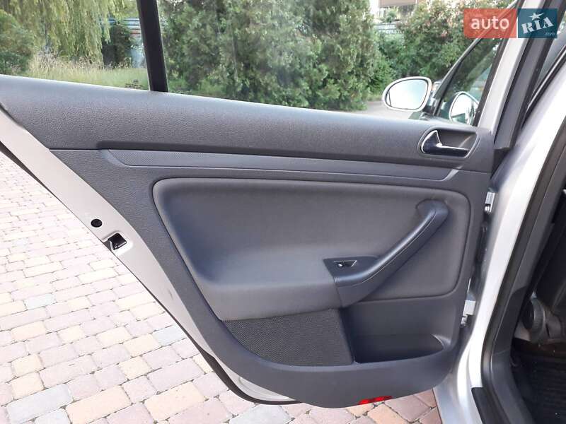 Хэтчбек Volkswagen Golf 2005 в Черкассах