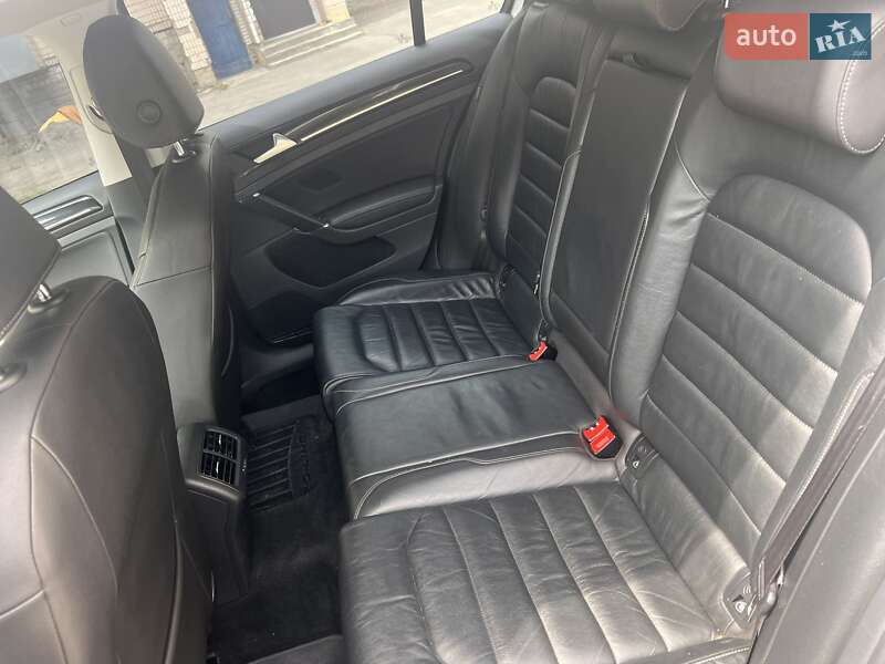 Хетчбек Volkswagen Golf 2013 в Харкові