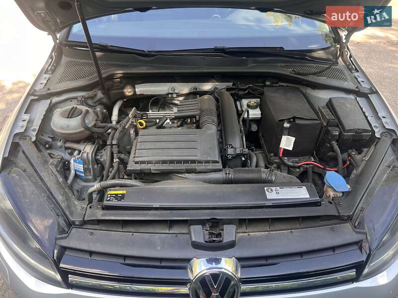 Хетчбек Volkswagen Golf 2013 в Харкові