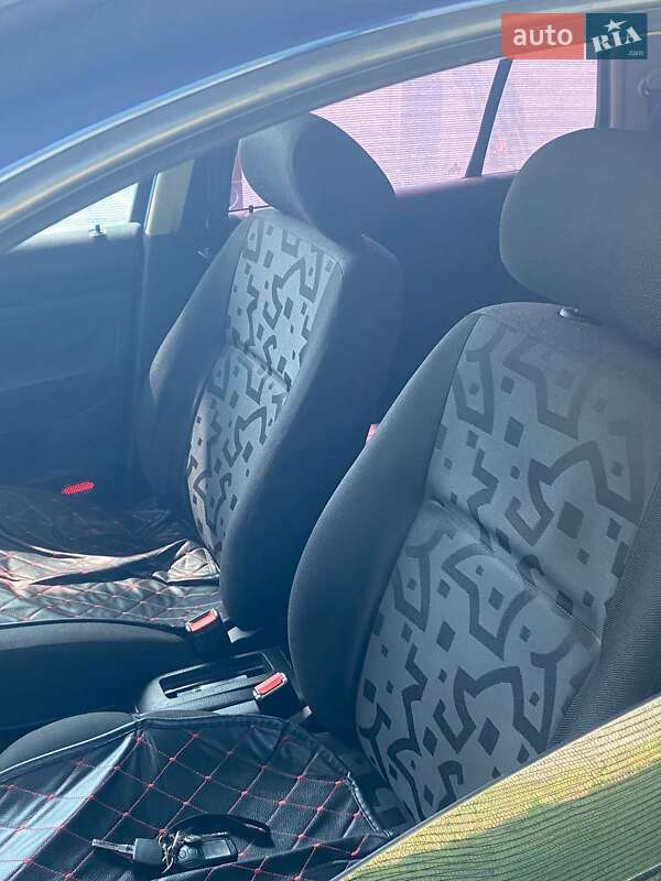 Хэтчбек Volkswagen Golf 1998 в Решетиловке