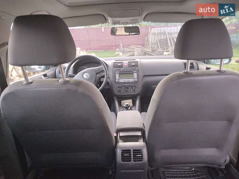 Хэтчбек Volkswagen Golf 2006 в Остроге