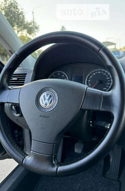 Хэтчбек Volkswagen Golf 2005 в Лубнах