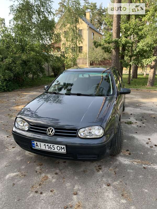 Хетчбек Volkswagen Golf 2003 в Ірпені