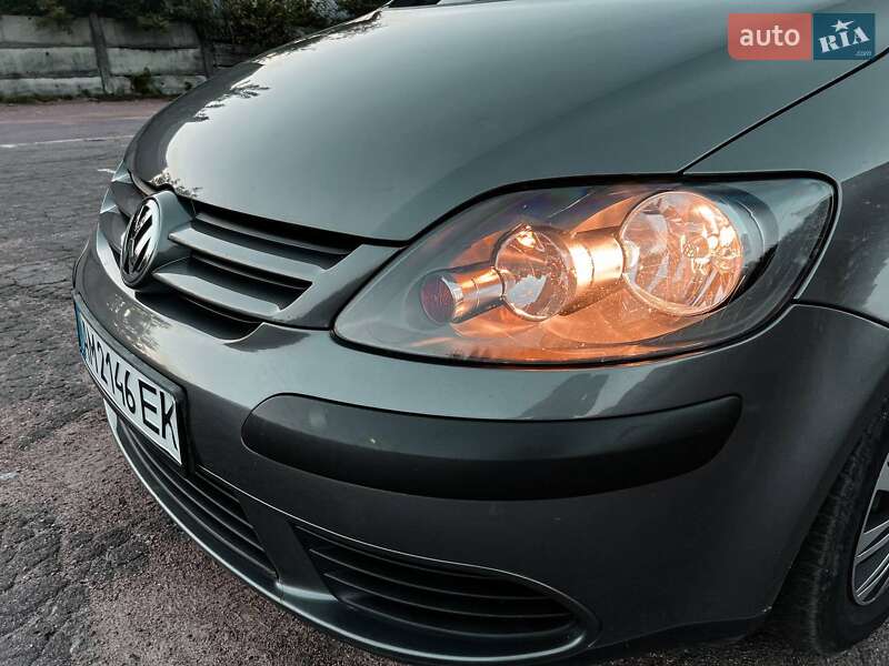 Хэтчбек Volkswagen Golf 2005 в Житомире