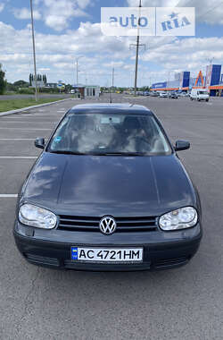 Хетчбек Volkswagen Golf 2001 в Луцьку