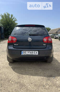 Хэтчбек Volkswagen Golf 2004 в Снигиревке