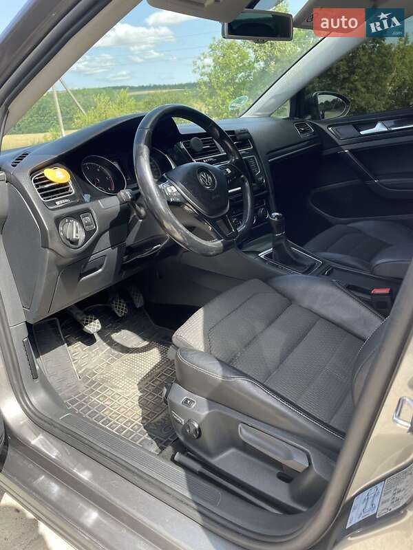 Универсал Volkswagen Golf 2015 в Песчанке