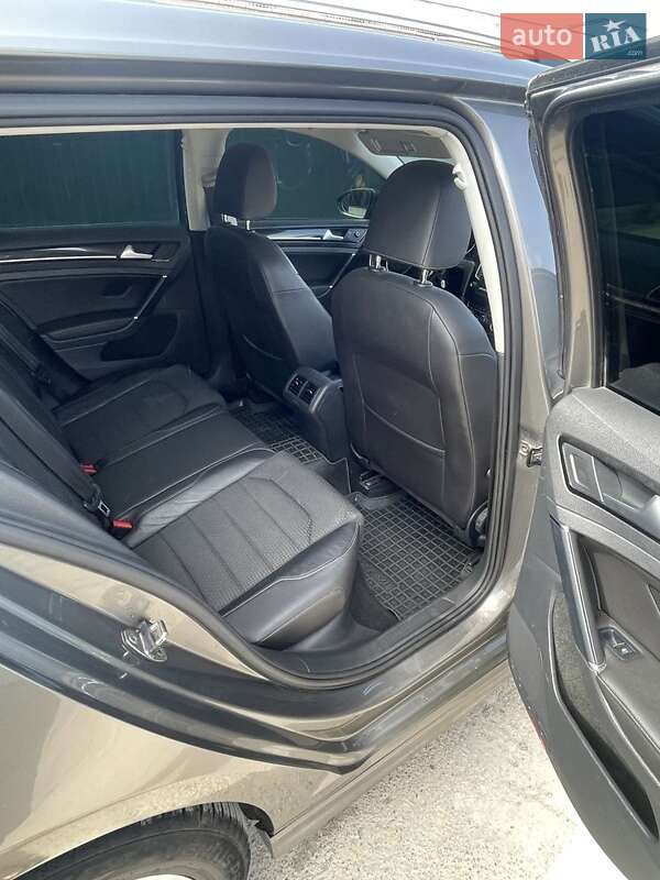 Универсал Volkswagen Golf 2015 в Песчанке