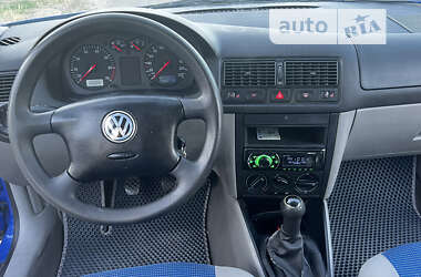 Хетчбек Volkswagen Golf 2001 в Миколаєві