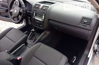 Хетчбек Volkswagen Golf 2004 в Дніпрі