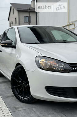 Хэтчбек Volkswagen Golf 2010 в Львове