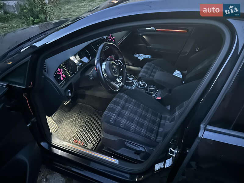 Хэтчбек Volkswagen Golf 2013 в Львове