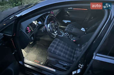 Хетчбек Volkswagen Golf 2013 в 