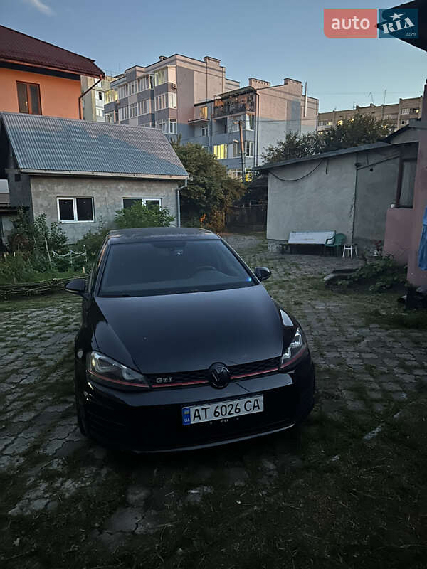 Хэтчбек Volkswagen Golf 2013 в Львове