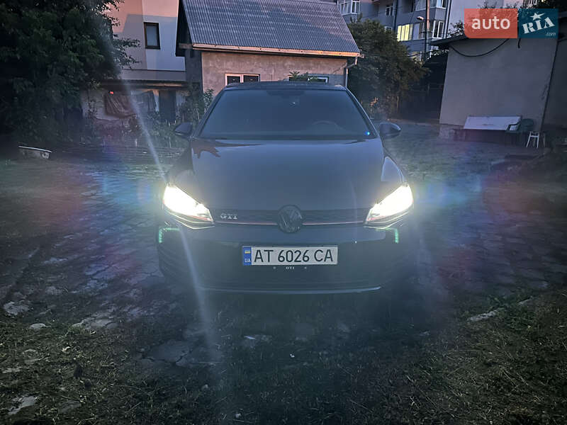 Хэтчбек Volkswagen Golf 2013 в Львове